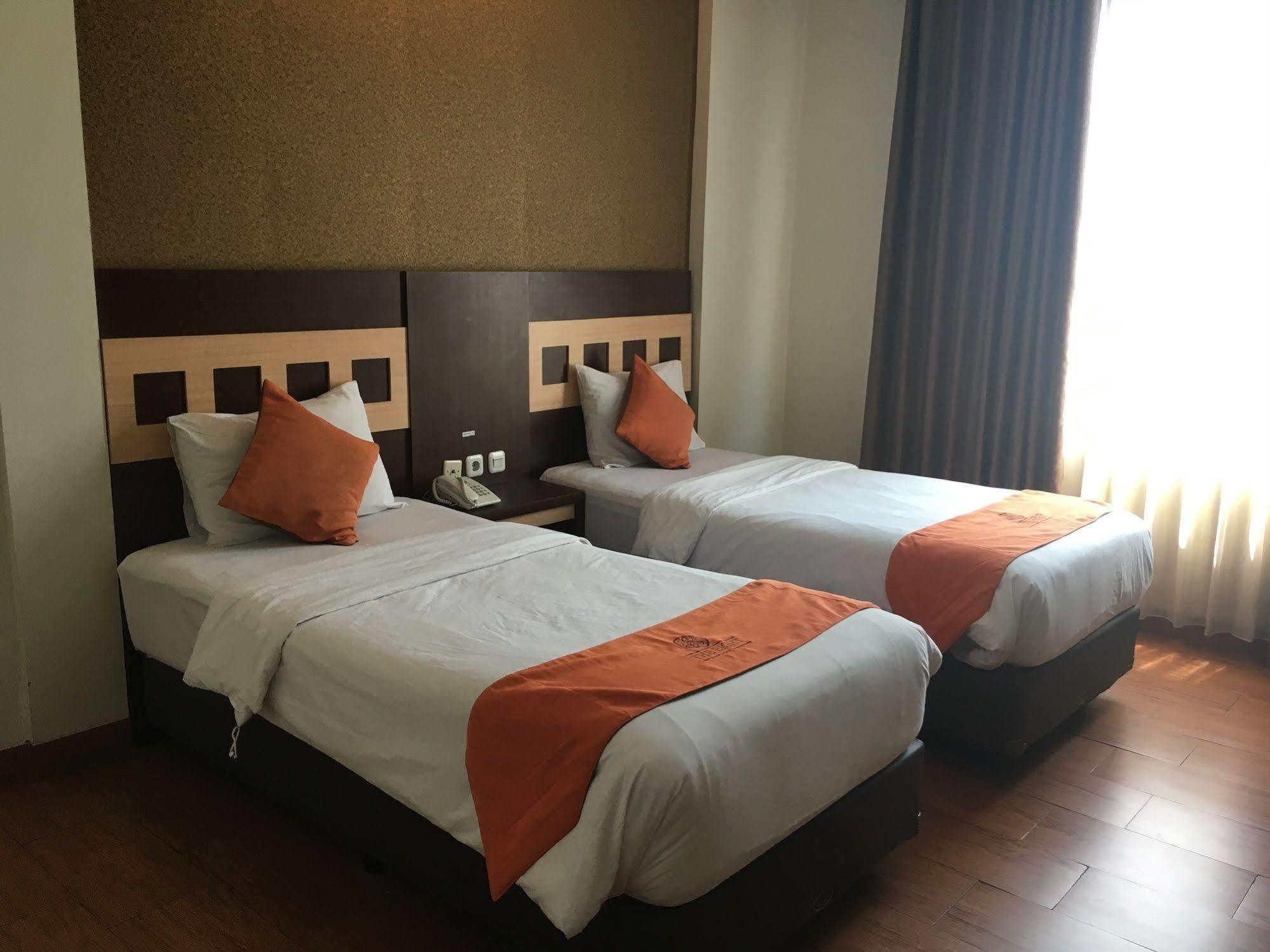 Hotel The Eight 3*